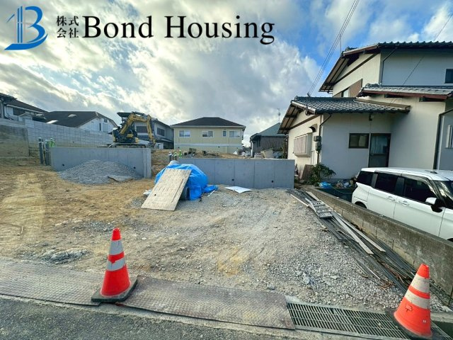 大通りから少し離れた閑静な住宅街　本多聞6丁目　全2棟　A号棟の外観