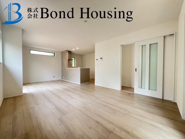 大通りから少し離れた閑静な住宅街　本多聞6丁目　全2棟　A号棟の居間・リビング