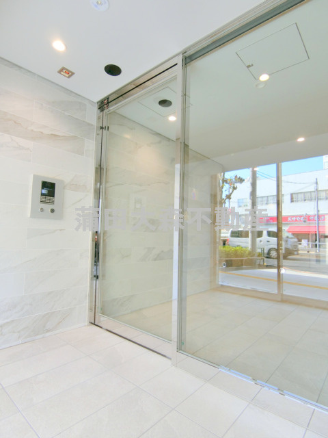 プレール・ドゥーク大森町のエントランス|エントランス　防犯カメラTVモニター付オートロック宅配BOXメールBOX管理人室