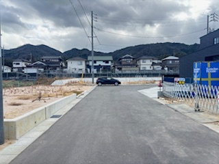 【前面道路含む現地写真】 | 東広島市西条町下三永（東広島駅）NO3【51坪】 | 前面道路6ｍ
