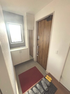 【玄関】 | 東広島市西条町下三永（東広島駅）NO3【51坪】 | 家族の靴がスッキリ収納出来ます♪