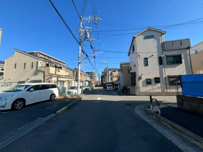 【前面道路含む現地写真】 | ■新規専任物件　■茨木市東太田三丁目　■2010年1月建築