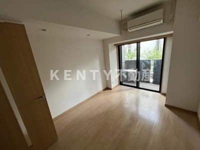 【居間・リビング】 | ルーブル大森九番館 | こちらのリビングで趣味の時間をお楽しみください