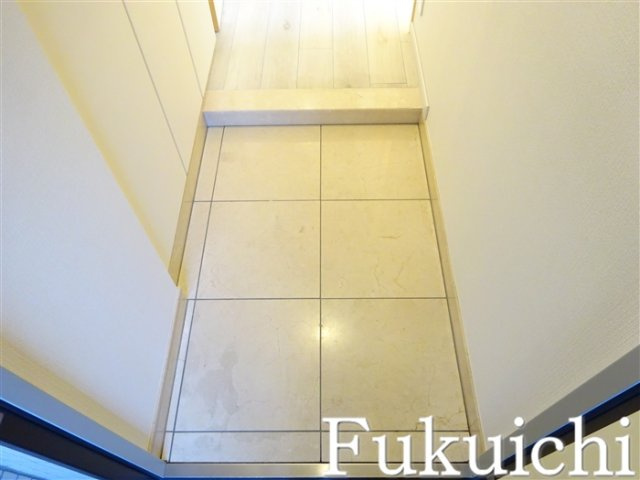 レジディア自由が丘の玄関