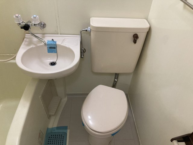 レオパレスRX生麦のトイレ