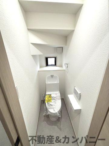 余戸東2丁目の新築のおうち1号棟　新築建売住宅　松山市余戸東２丁目新築戸建のトイレ|シンプルで使いやすいトイレです