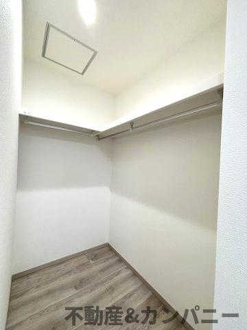 余戸東2丁目の新築のおうち1号棟　新築建売住宅　松山市余戸東２丁目新築戸建の収納|ゆったりした洋室です