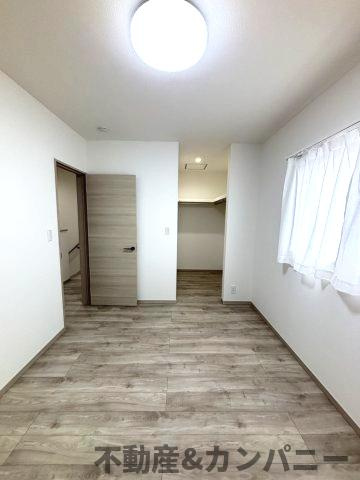 余戸東2丁目の新築のおうち1号棟　新築建売住宅　松山市余戸東２丁目新築戸建の居間・リビング|こちらの居間で趣味の時間をお楽しみください