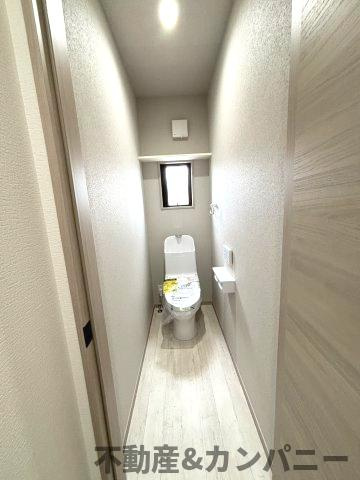 余戸東2丁目の新築のおうち1号棟　新築建売住宅　松山市余戸東２丁目新築戸建のトイレ|コンパクトで使いやすいトイレです