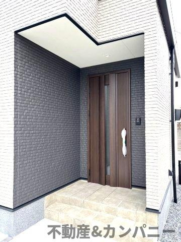 余戸東2丁目の新築のおうち1号棟　新築建売住宅　松山市余戸東２丁目新築戸建の玄関|シンプルで使いやすい玄関です