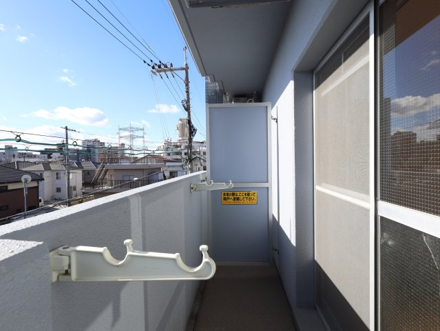 アルファ西古松のバルコニー|バルコニーの写真になります。南向きのため採光良好です。