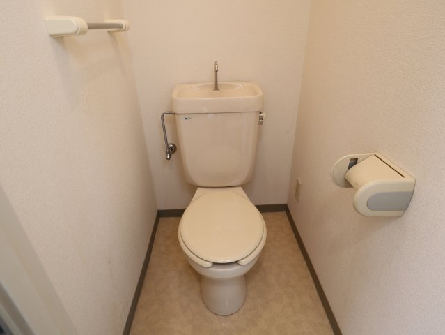 アルファ西古松のトイレ|シンプルな造りの落ち着いたトイレです。