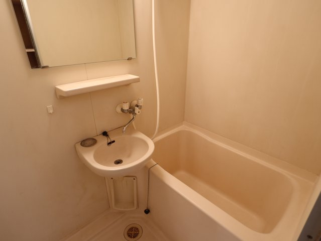 アルファ西古松の浴室|バスルームの写真になります。