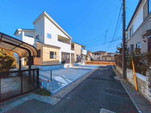 西区宮前町5期　新築戸建　GRACE01の前面道路含む現地写真
