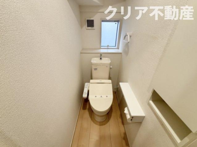 【トイレ】 | 前橋市国領町　中古住宅 | 収納がついているのでお掃除グッズの収納場所に困りません♪