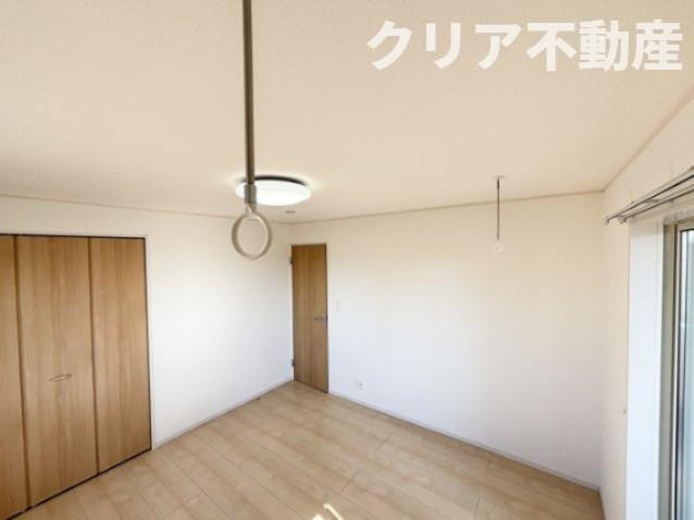 【設備】 | 前橋市国領町　中古住宅 | 寝室には室内干し付きなので雨の日も安心♪