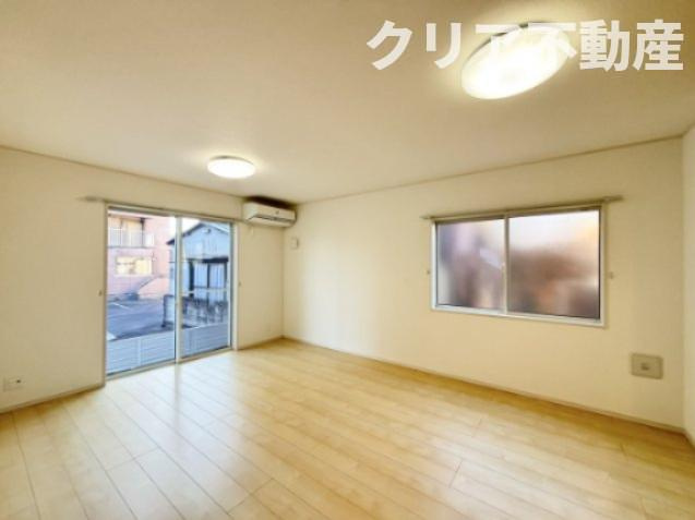【居間・リビング】 | 前橋市国領町　中古住宅 | エアコン、照明付きなのですぐお住まいいただけます♪