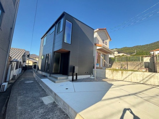 【外観】 | 東区戸坂山根2丁目（JR戸坂駅徒歩８分！）限定1棟【P４台可】 | ☆JR戸坂駅まで徒歩8分☆戸坂小学校まで徒歩8分☆戸坂中学校まで徒歩32分☆ザビッグ徒歩8分☆ユアーズ徒歩9分☆ウォンツ徒歩9分☆土地46坪☆前面道路4.2ｍ☆駐車スペース4台分
