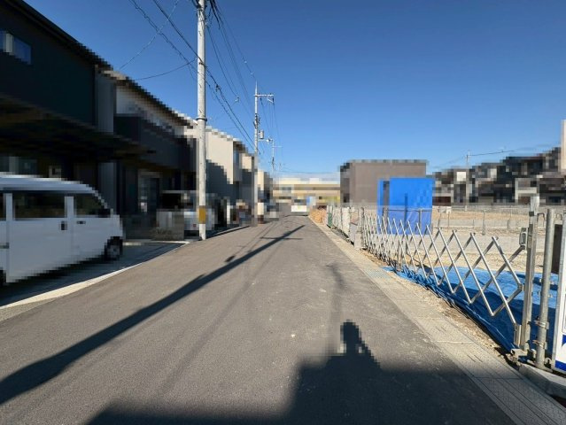 京都市伏見区羽束師鴨川町の前面道路含む現地写真|前道：西側公道幅員約6ｍに接道しております。