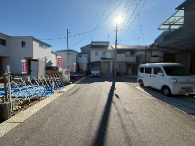 京都市伏見区羽束師鴨川町の前面道路含む現地写真|全2区画の分譲地です。