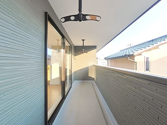岡山市南区泉田1丁目2期1号棟のバルコニー|南側のバルコニーになります。