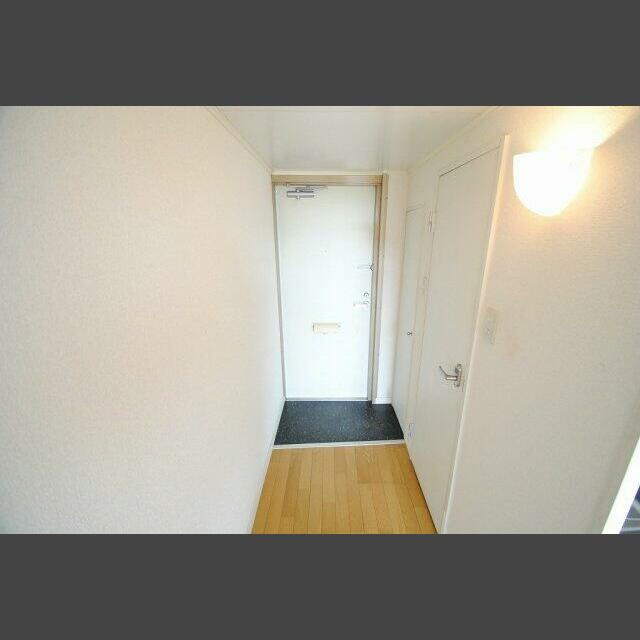 ウッドワン1番館の玄関