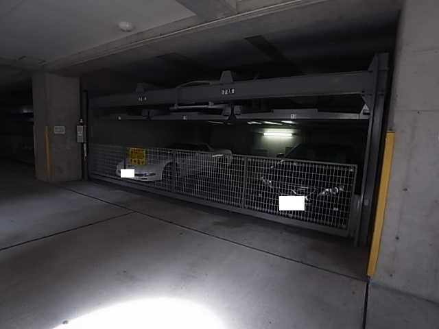 グランパレ北野ハンター坂の駐車場