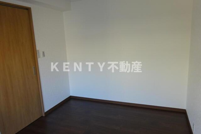 【寝室】 | 富士プラザ | 広くて明るい寝室