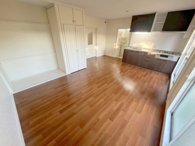 フラワリータウン生駒Aの居間・リビング