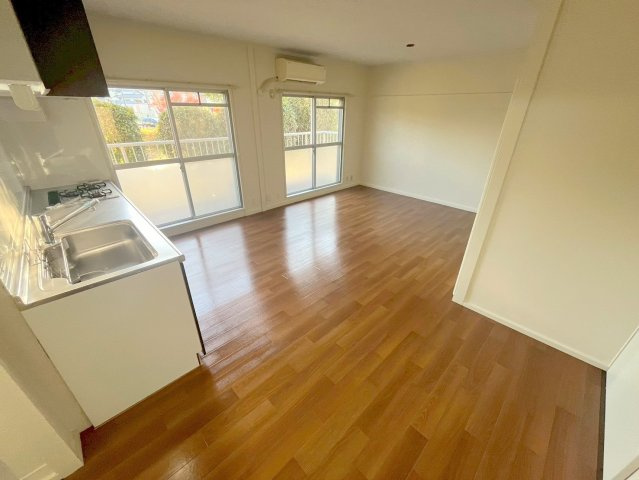 フラワリータウン生駒Aの居間・リビング