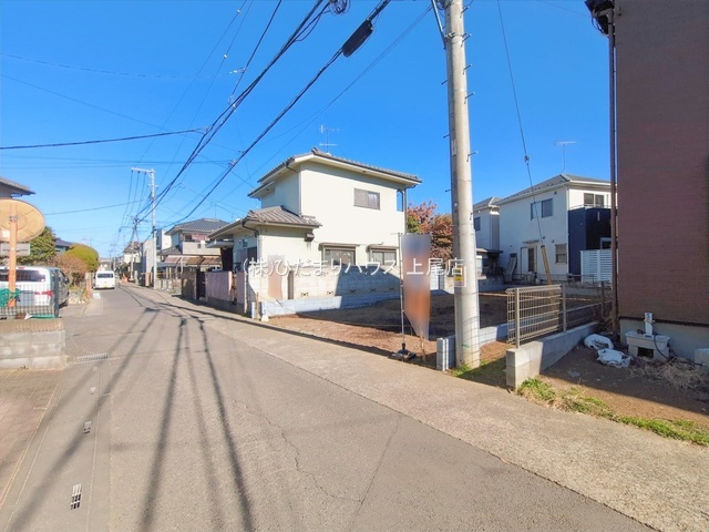 上尾市東町5期　新築戸建　LIGARE01の前面道路含む現地写真