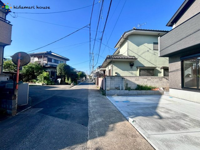 上尾市東町5期　新築戸建　LIGARE01の前面道路含む現地写真