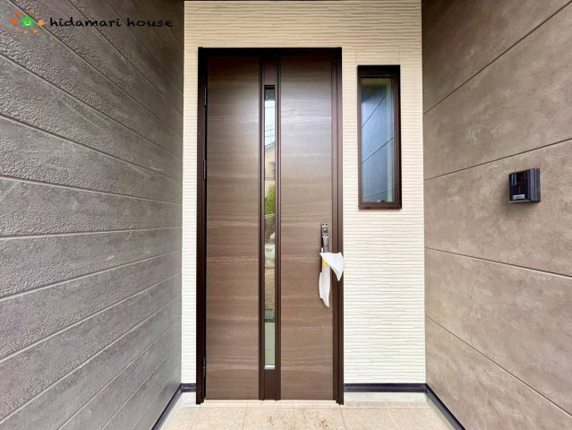 上尾市東町5期　新築戸建　LIGARE01の玄関