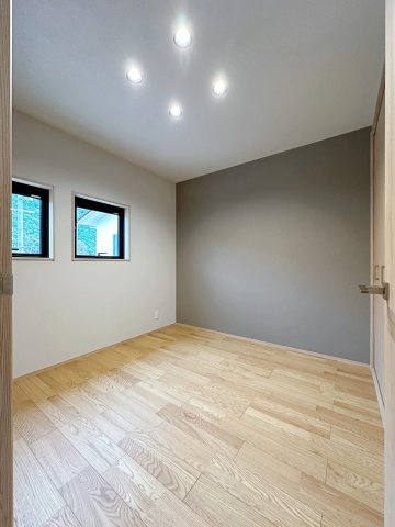 安佐北区深川7丁目 No.12の洋室|2階5帖の洋室☆
子供部屋にも木材のアクセントを施し可愛らしい部屋になっています。