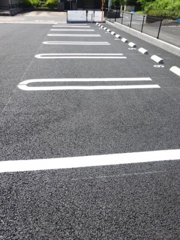アベニール　Ⅴの駐車場|駐車場に車を止められます