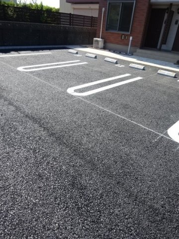 ローマアリエス．Ｄの駐車場|駐車場に車を止められます