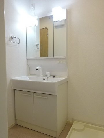 ローマアリエス．Ｄの洗面所|ゆったりとスペースのある洗面所