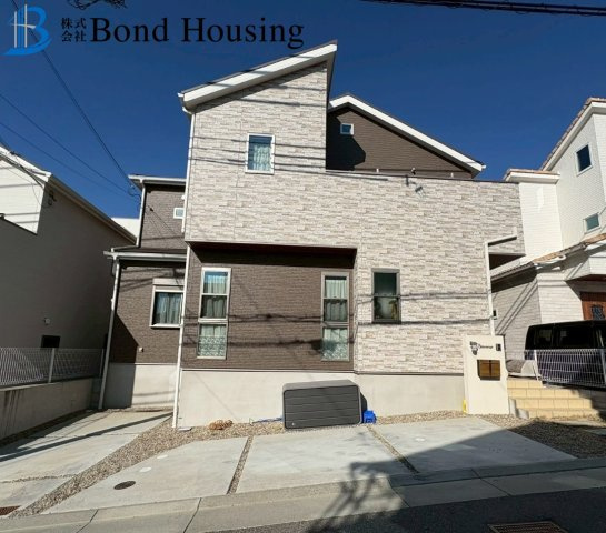 床暖房等嬉しい設備充実・収納豊富　伊川谷町有瀬　築4年