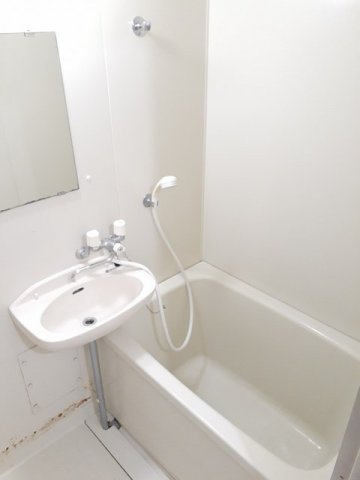 アメニティーの浴室|コンパクトで使いやすいお風呂です