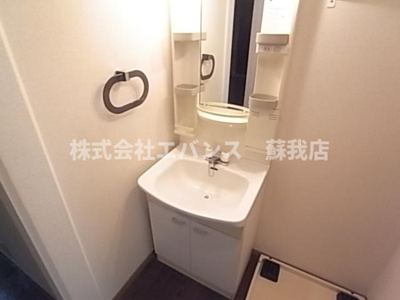 【独立洗面台】 | COZY・HOUSE・SOGA（コージーハウスソガ） | 独立洗面台、小物を置くことができて便利です