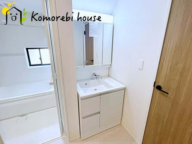 上尾市浅間台　４期　新築一戸建て　グラファーレ　01の独立洗面台|使いやすい独立洗面台です
