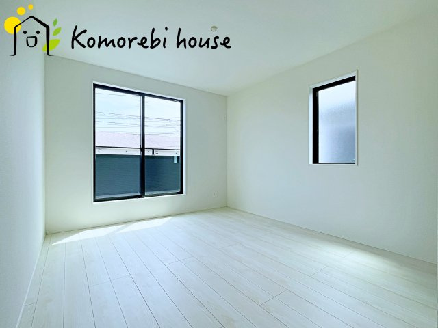上尾市浅間台　４期　新築一戸建て　グラファーレ　01の寝室|ゆとりの広さです