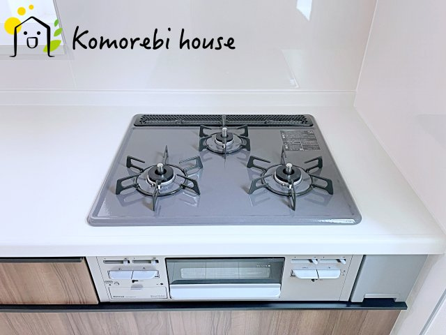 上尾市浅間台　４期　新築一戸建て　グラファーレ　01のキッチン|コンパクトなキッチンで掃除もラクラク