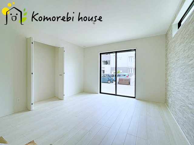 上尾市浅間台　４期　新築一戸建て　グラファーレ　01の居間・リビング|使いやすいリビングです