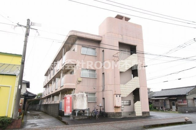 ガーデンR3の駐車場