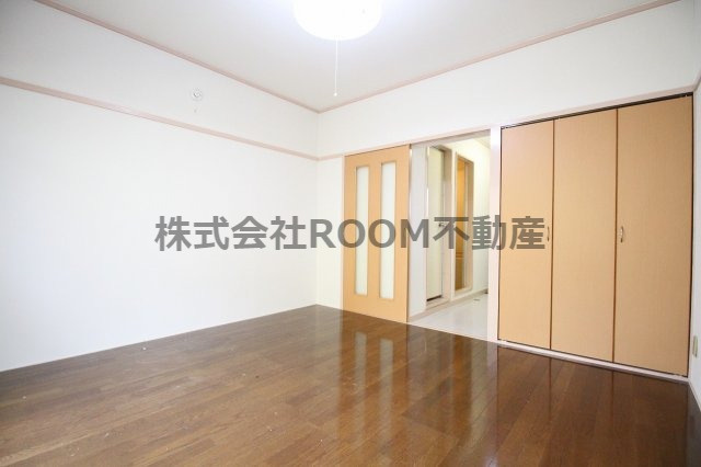 ガーデンR3の居間・リビング