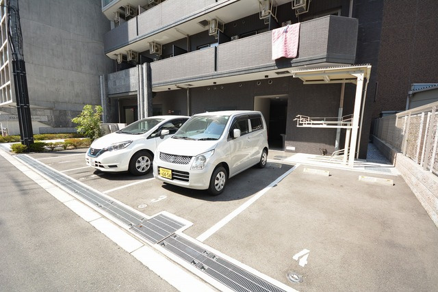 エスリード阿波座ラグジェの駐車場