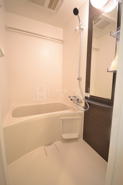 エスリード阿波座ラグジェの浴室