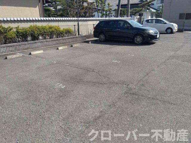 レオパレスヴィラージュ丸亀の駐車場