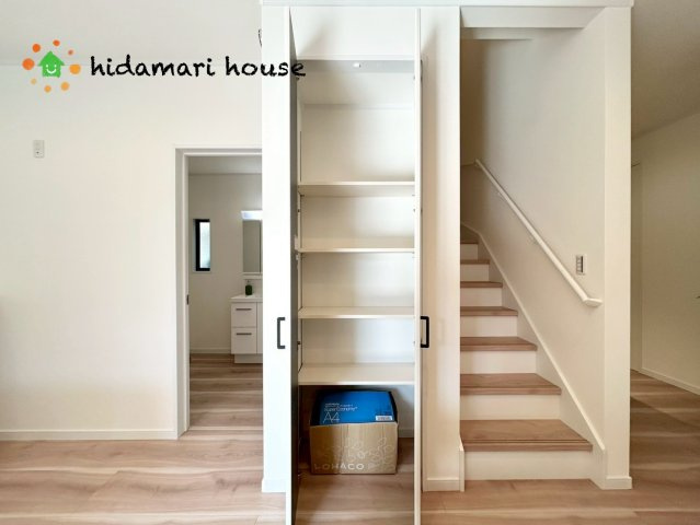 西区佐知川　新築戸建　ルシェールCの収納